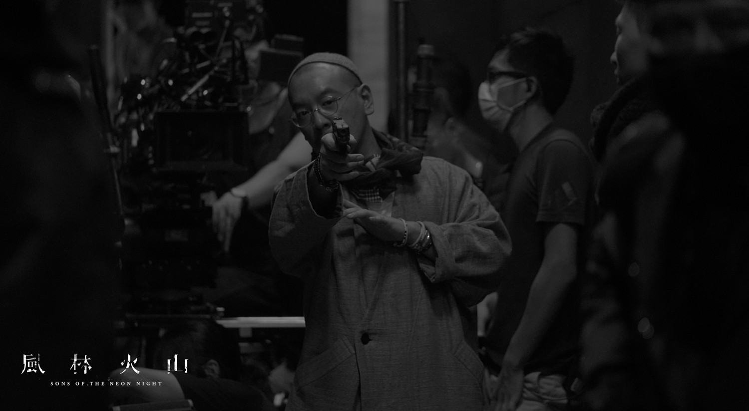 麥浚龍?zhí)幨抡J(rèn)真，不時(shí)親自示范動(dòng)作.jpg